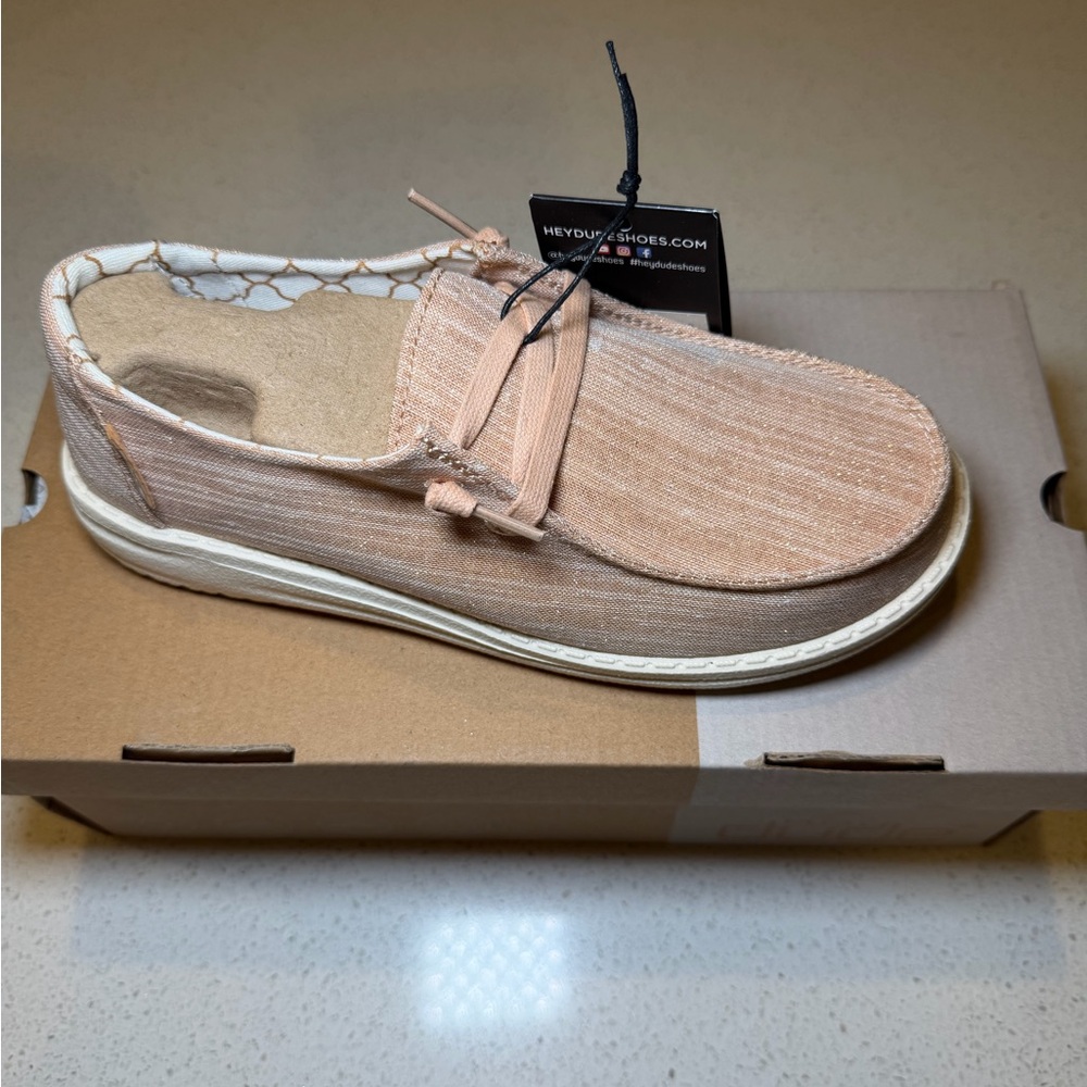 Hey Dude Wendy Sparkling Rose Gold Girls Size 4 BRAND NEE IN BOX